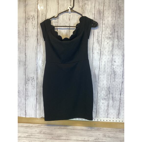 B. Darlin Dresses & Skirts - B. Darlin Black Off-the-Shoulder Scalloped Neckline Bodycon Dress - Size 7/8